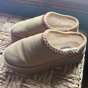 Cushionaire platform slippers